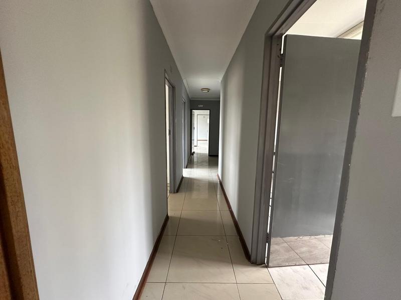 To Let 4 Bedroom Property for Rent in Northcrest Eastern Cape